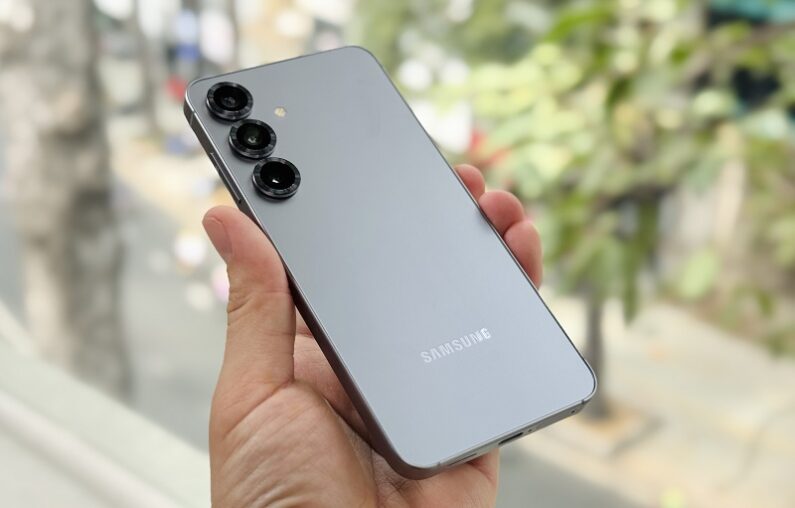 Thiết kế nhỏ gọn với viền mỏng tinh tế